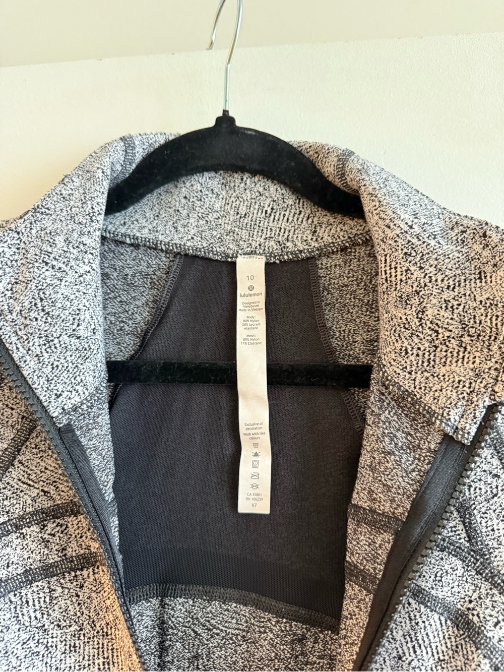 lululemon athletica Define Gray Full-Zip Jacket with Dark Trim - Picture 6 of 6